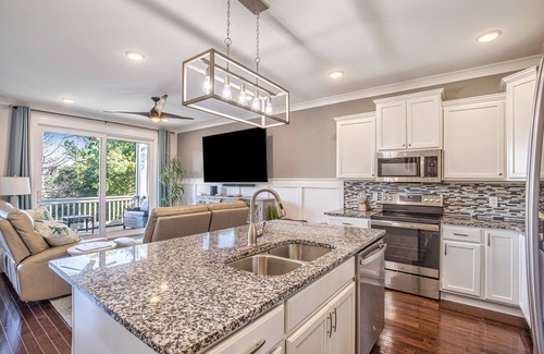 Folly Field House | 29SC Beach, Private Pool, Home Movie Theater, Large Groups Welcome