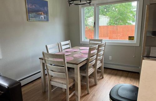 South Addition Apartment | 2BD 2BR Downtown Westchester Sleeps 2 to 6