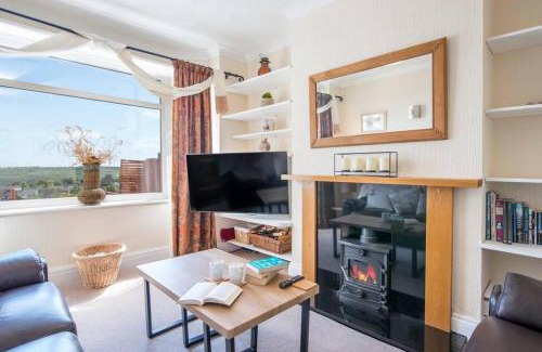 Killay House | 2BD Holiday Home Stunning views of the Sea & Gower