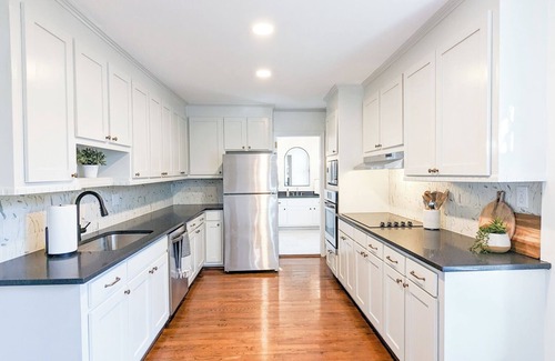 Greenville Downtown Apartment | 2bed Apt - 5 min walk to Swamp Rabbit - 15min walk to downtown - 3min walk BSWA