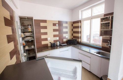 Lansdowne Villa | 2BHK Villa with Living room, Private Kitchen, Garden, Parking, Terrace, WIFI.