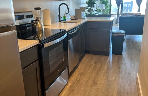 Elizabeth Apartment | 2BR apt near EWR 8306
