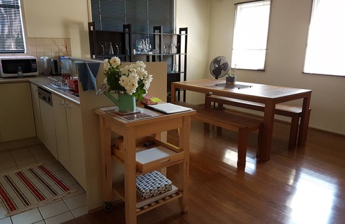 Kensington House | 2BR Fashionable Townhouse Flemington/Showgrounds/Melbourne