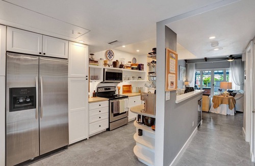 Colee Hammock House | 2BR home w/pool located steps away from LAS OLAS!