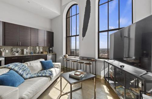 Downtown Baltimore Apartment | 2BR Luxury Apartment Rooftop Pool & Gym