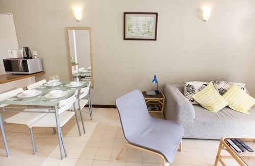 Batu Ferringhi Apartment | 2BR near the Beach (WiFi & CableTV)