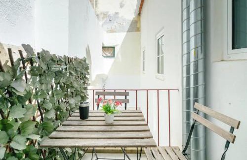 Misericordia Apartment | 2BR terrace w AC - Time Out Market | By Airnest