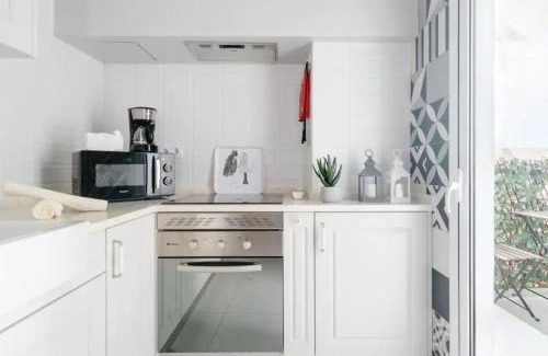 Misericordia Apartment | 2BR terrace w AC - Time Out Market | By Airnest