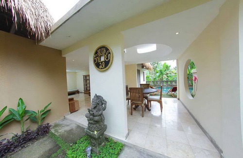 Melayang Villa | 2BR Villa In Ubud, 5Min Drive To The Monkey Forest & 2Min Drive To The Market!