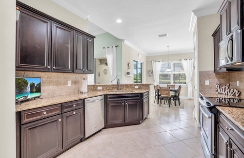 Arborwood House | 3-bd house in fantastic Plantation Golf neighborhood with pool, fitness, laundry