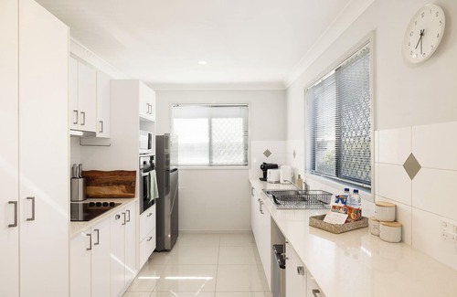Rocklea Apartment | 3 Bdr Apt! Private Balcony! Garage Parking! 119D3