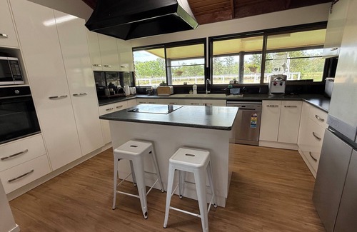 Postmans Ridge House | 3 Bdrm Farm Stay with Goats, Hairy Coos and chickens. Farm Life. You'll Love it!