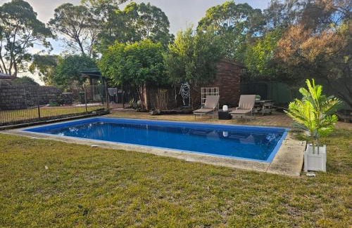 Croydon House | 3 Bdrm home,pool, BBQ , fireplace Great for a weekend of fun or family retreat