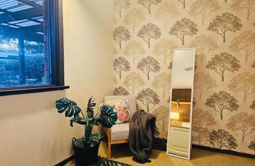 Croydon House | 3 Bdrm home,pool, BBQ , fireplace Great for a weekend of fun or family retreat