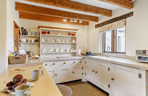 Caldwell House | 3 Bed in Caldwell 91578