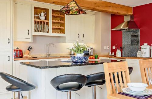 Eglwysbach House | 3 Bed in Conwy 74146