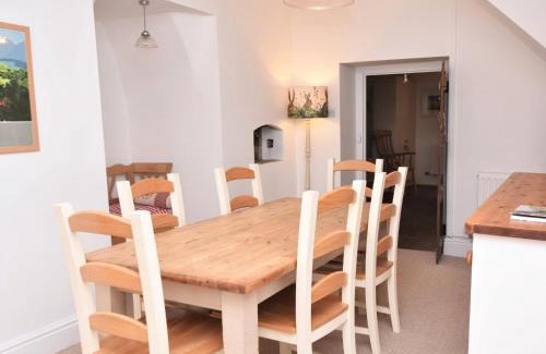 Llanfihangel Tal-y-llyn House | 3 Bed in Llangorse BN331