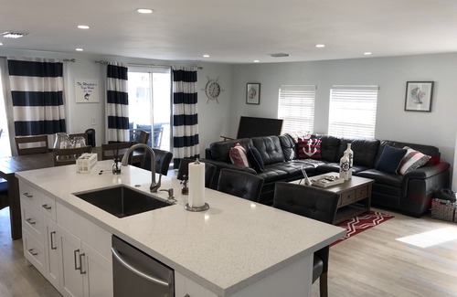 Hammer Point House | 3 Bedroom - 2 Bathrooms, sleeps 6 with bay front views