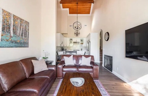 Meadow Bay House | 3 bedroom 3 Bath Charming Mountain Retreat w/views