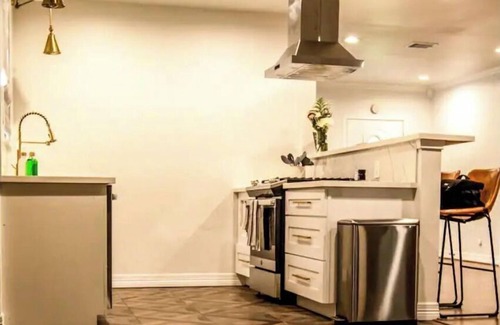 Greater East End House | 3 Bedroom All Suites Bungalow Near Main Attractions Sleeps 6