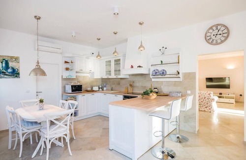 Brsecine House | 3 bedroom awesome home in Brsecine