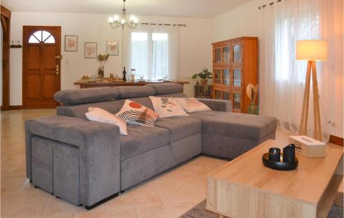 Boulazac-Isle-Manoire House | 3 Bedroom Awesome Home In Atur