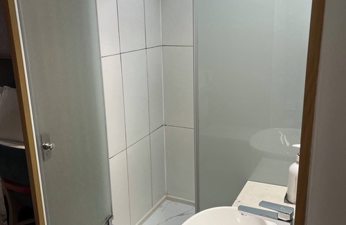 New Delhi Bed & Breakfast | 3-bedroom bed & breakfast in amazing Delhi with AC near big park and good air