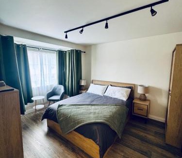 Southampton House | 3 bedroom Brookwood Road apartment
