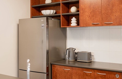 Traralgon House | 3 bedroom CBD townhouse overlooking tennis courts