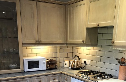 Leatherhead Cottage | 3 Bedroom cosy cottage.