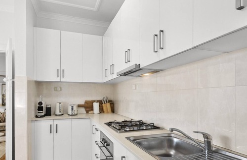 Cremorne House | 3 Bedroom Cottage - Near Cremorne Waters Edge!