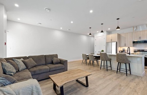 Regional District of Nanaimo Hotel | 3-bedroom Daily Monthly Rates Available Unit 1