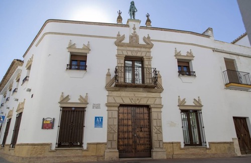 Andujar Apartment | 3 BEDROOM DUPLEX APARTMENT - FREE PARKING