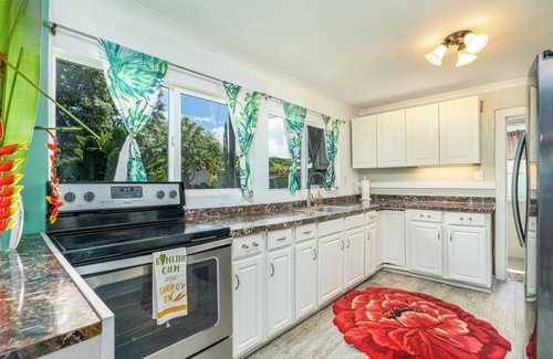 Waialee House | 3-Bedroom Home Plus Mother-in-Law-Suite in Peaceful Haleiwa Hawaii