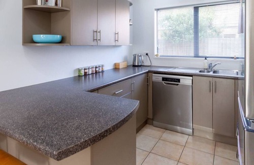 Sydenham Apartment | 3 Bedroom Home With Garage & Extra Car Park