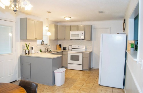 Myrtle Grove House | 3-bedroom house 15 min from Perdido Beach!