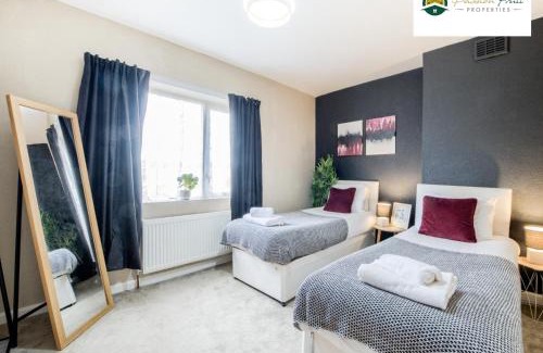 Binley Apartment | 3 BedRoom House with 5 Beds House By Passionfruit Properties Near Coventry City Centre - BCC