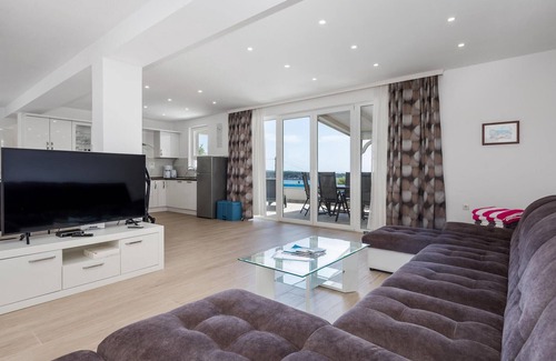 Banjol House | 3 bedroom lovely home in Banjol