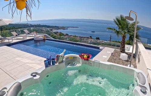 Dugi Rat House | 3 Bedroom Lovely Home In Dugi Rat