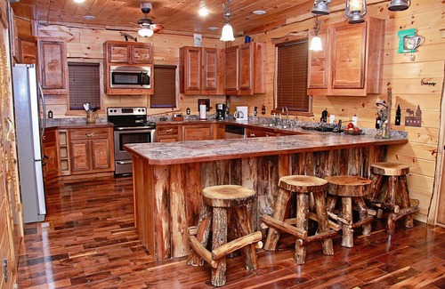Pecks Mill Cabin | 3-Bedroom Master Deluxe