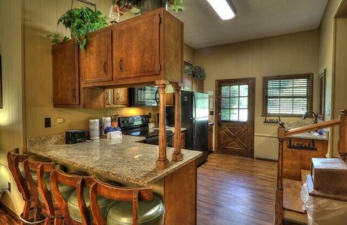 Pittman Center Cabin | 3 Bedroom Riverside Cabin minutes to Downtown Gatlinburg