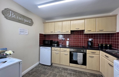Frampton House | 3 Bedroom Town House, 5 minutes from town centre