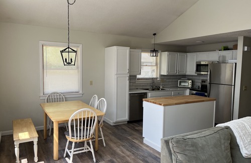 Kenyon House | 3-bedroom vacation home 5 minutes from the beach with beach parking