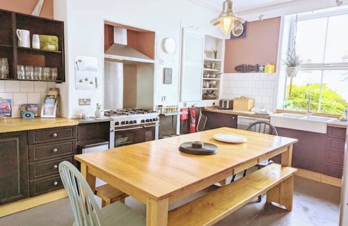 Tywyn House | 3 bedrooms. Cinema room. Town centre & near beach