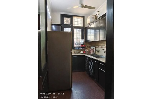 Lajpat Nagar Apartment | 3 BHK Apartment in Lajpat Nagar Market by HostMyStay