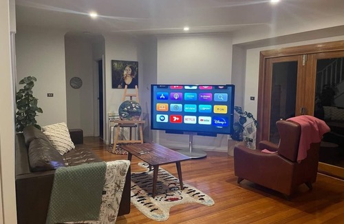 Camberwell House | 3 BR Artistic Homenetflix Gymheart of Camberwell