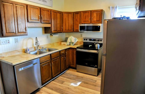 Bourbon House | 3-BR + Firepit, Coffee Bar & Grill