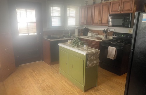 Bridgeton House | 3-BR house in serene Bridgeton 10 mile from Airport WiFi AC. Enjoy peaceful stay