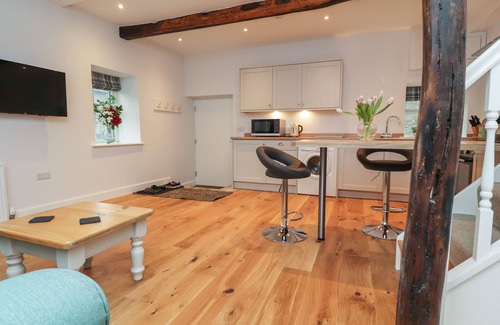 Skipton Cottage | 3 HULL HOUSE COTTAGE, pet friendly, with a garden in Hellifield