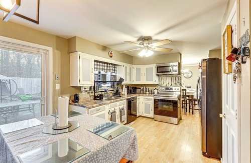 Dover House | 3 Mi to Dover Motor Speedway: Pet-Friendly Retreat